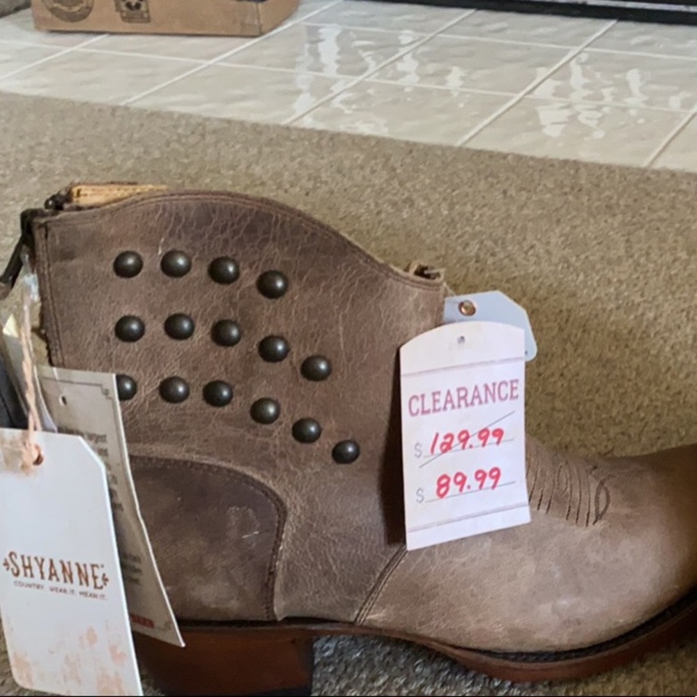 Shyanne CowGirl Booties - NWT - Picture 3 of 3